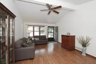1985 Sandy Creek Dr, Elgin, IL 60123 - Photo 3
