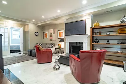 111 W Elm Street, Chicago, IL 60610 - Photo 3