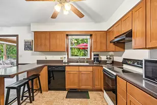213 E Willow St, Elburn, IL 60119 - Photo 9