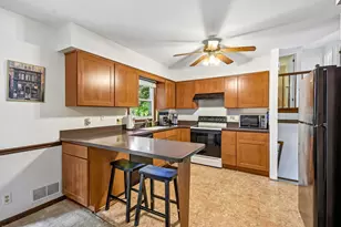 213 E Willow St, Elburn, IL 60119 - Photo 11