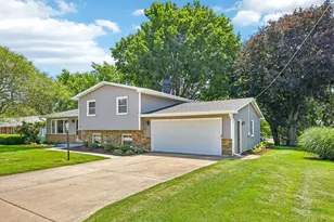 213 E Willow St, Elburn, IL 60119 - Photo 3