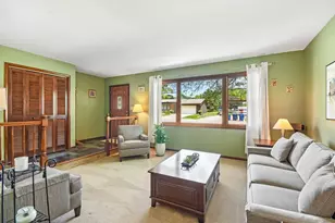 213 E Willow St, Elburn, IL 60119 - Photo 5