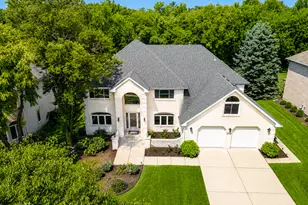 6722 Sweetbriar Ln, Darien, IL 60561 - Photo 7