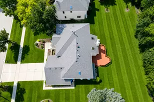 6722 Sweetbriar Ln, Darien, IL 60561 - Photo 11