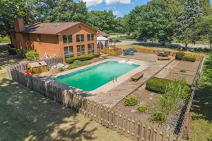 640 Fairway Ln, Sycamore, IL 60178 - Photo 5