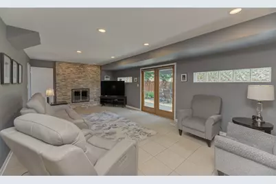 1338 W Holtz Avenue, Addison, IL 60101 - Photo 19