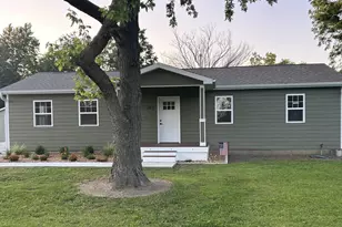 422 E 5th Ave, Rankin, IL 60960 - Photo 5