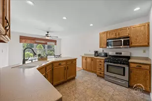 240 Mack Dr, Hinckley, IL 60520 - Photo 9