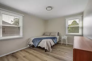 135 Cloverdale Ln, Schaumburg, IL 60194 - Photo 23