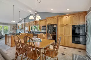 135 Cloverdale Ln, Schaumburg, IL 60194 - Photo 13