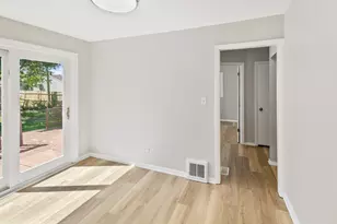 2110 Delaware Rd, Waukegan, IL 60087 - Photo 7