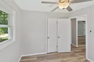 2110 Delaware Rd, Waukegan, IL 60087 - Photo 11