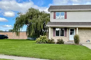 107 Colonial Pkwy, Yorkville, IL 60560 - Photo 1