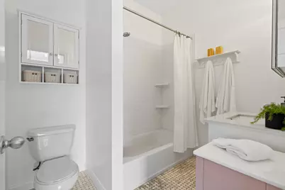 2442 N Linden Place #2, Chicago, IL 60647 - Photo 13