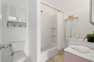 2442 N Linden Pl, Chicago, IL 60647 - Photo 13