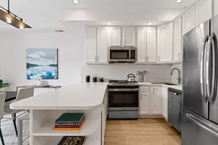 2442 N Linden Pl, Chicago, IL 60647 - Photo 7