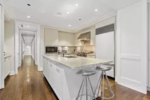 159 E Walton Pl, Chicago, IL 60611 - Photo 11