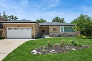 5626 N Kerbs Ave, Chicago, IL 60646 - Photo 1