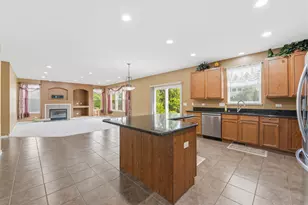 2023 Torino Dr, Elgin, IL 60123 - Photo 13