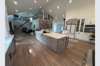 8501 S 84th Avenue, Hickory Hills, IL 60457 - Photo 3