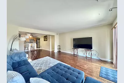3217 W Bryn Mawr Avenue #201, Chicago, IL 60659 - Photo 5