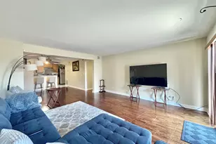 3217 W Bryn Mawr Ave, Chicago, IL 60659 - Photo 5