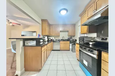 3217 W Bryn Mawr Avenue #201, Chicago, IL 60659 - Photo 9