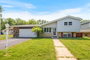 5909 W 99th St, Oak Lawn, IL 60453 - Photo 1