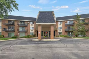 1198 Royal Glen Dr, Glen Ellyn, IL 60137 - Photo 1