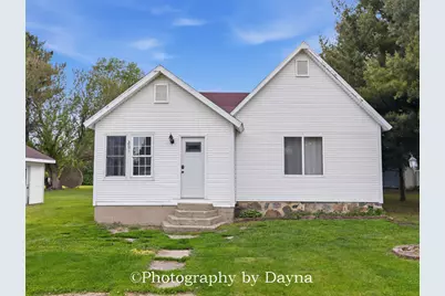 201 NW Lexington Street, Iroquois, IL 60945 - Photo 1