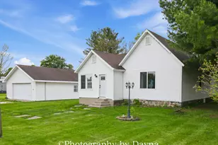201 NW Lexington St, Iroquois, IL 60945 - Photo 3