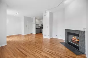 946 W Fry St, Chicago, IL 60642 - Photo 3