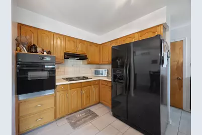 100 Woodcrest Lane, Elk Grove Village, IL 60007 - Photo 9