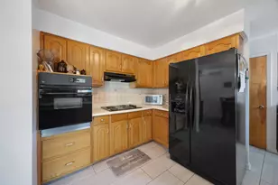 100 Woodcrest Ln, Elk Grove Village, IL 60007 - Photo 9