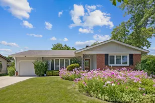 100 Woodcrest Ln, Elk Grove Village, IL 60007 - Photo 25