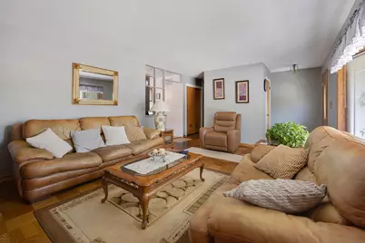 100 Woodcrest Lane, Elk Grove Village, IL 60007 - Photo 3