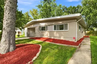 461 Tomahawk St, Park Forest, IL 60466 - Photo 1