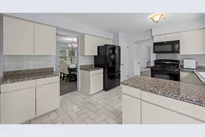 815 E Hintz Road, Arlington Heights, IL 60004 - Photo 9