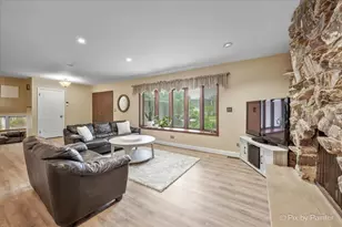 2631 N Stuart Dr, Arlington Heights, IL 60004 - Photo 19
