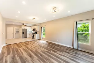 1076 E Maple St, Kankakee, IL 60901 - Photo 3