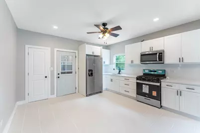 1076 E Maple Street, Kankakee, IL 60901 - Photo 11