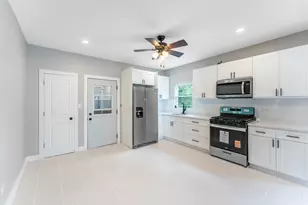 1076 E Maple St, Kankakee, IL 60901 - Photo 11