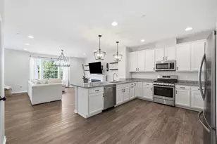 2546 Huntleigh Ln, Woodridge, IL 60517 - Photo 7