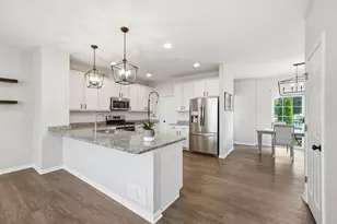 2546 Huntleigh Ln, Woodridge, IL 60517 - Photo 5