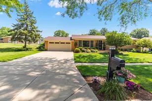 532 Merlin Dr, Schaumburg, IL 60193 - Photo 3