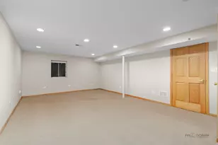 907 Dawes St, Libertyville, IL 60048 - Photo 25