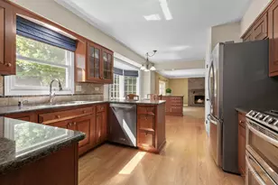 907 Dawes St, Libertyville, IL 60048 - Photo 13
