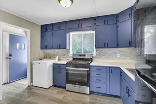 1810 Greendale Dr, Champaign, IL 61821 - Photo 9