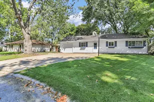 1810 Greendale Dr, Champaign, IL 61821 - Photo 3