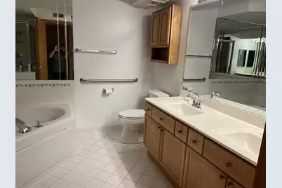 650 S River Road #301, Des Plaines, IL 60016 - Photo 7